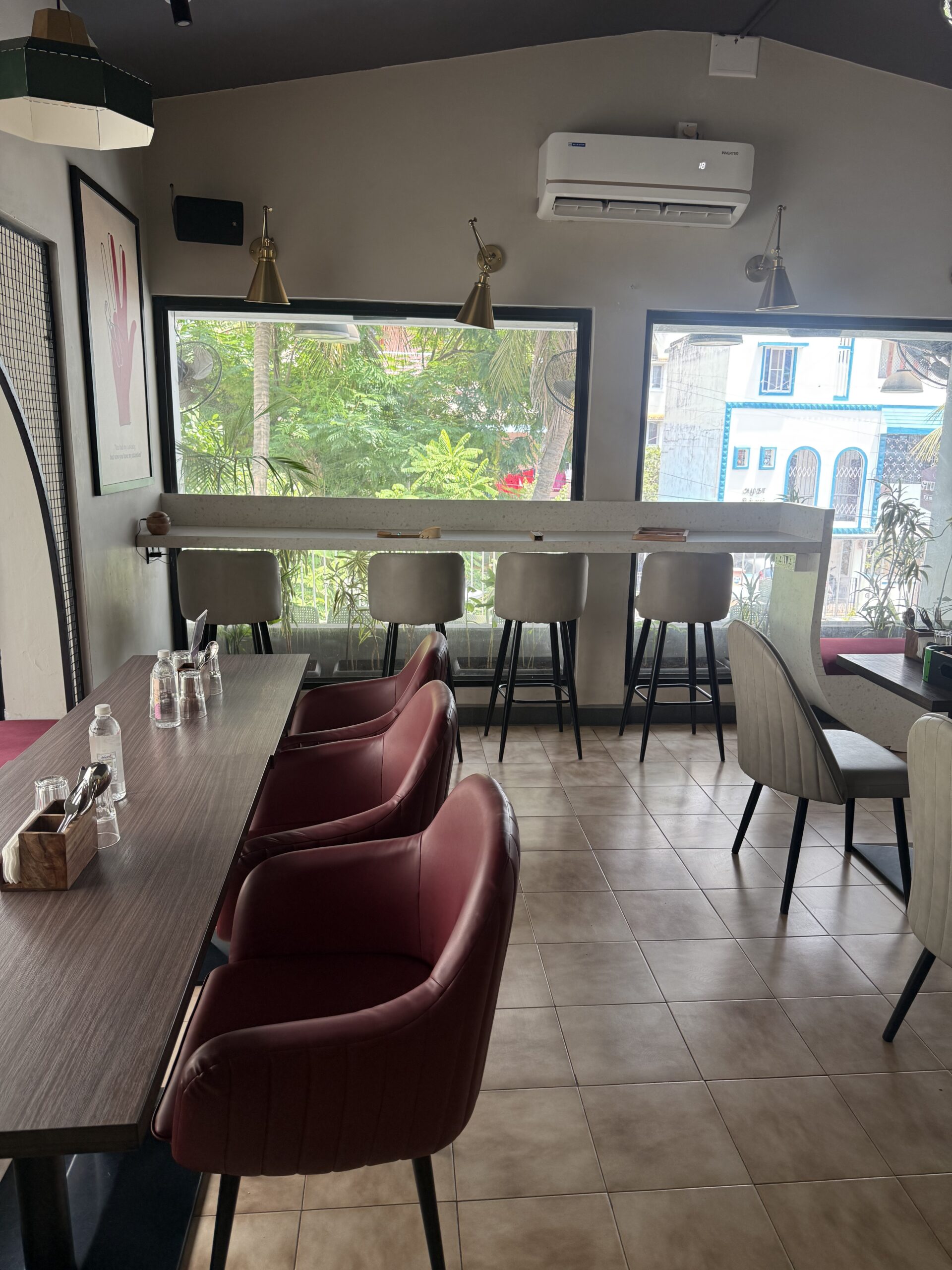 Gourmet Pulp Anna Nagar Chennai indoor dining area